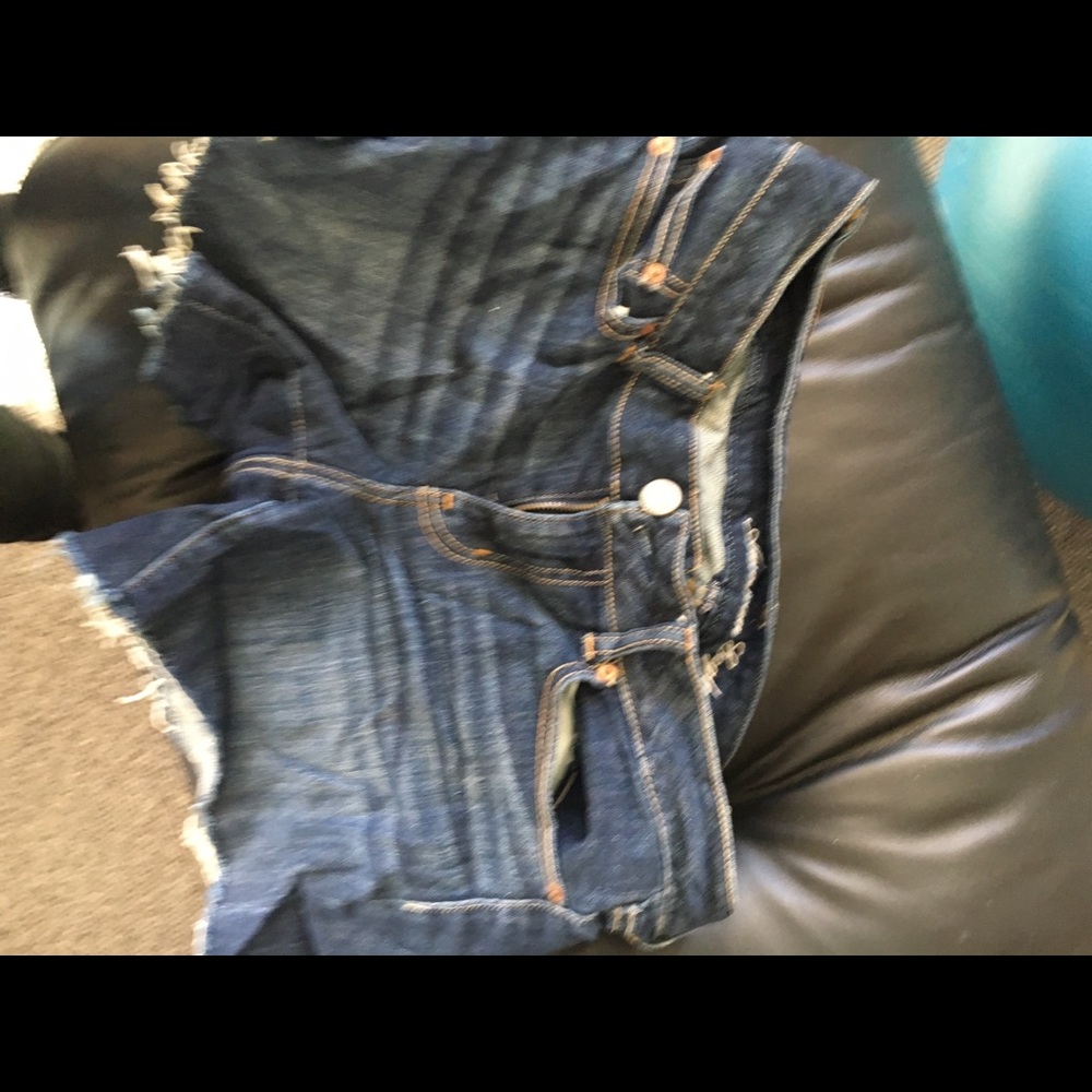 Shorts - Picture 3 of 3